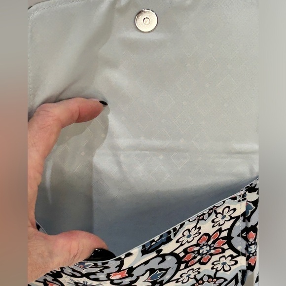 Vera Bradley Wristlet/Wallet RFID Lisbon Medallion White/Blue/Black/Pink EUC - Picture 7 of 8